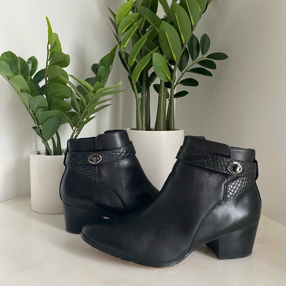 Coach Shoes - Coach Patricia boots